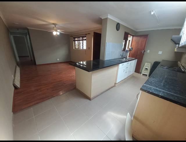 4 BEDROOM HOUSE FOR SALE IN STRANDFONTEIN